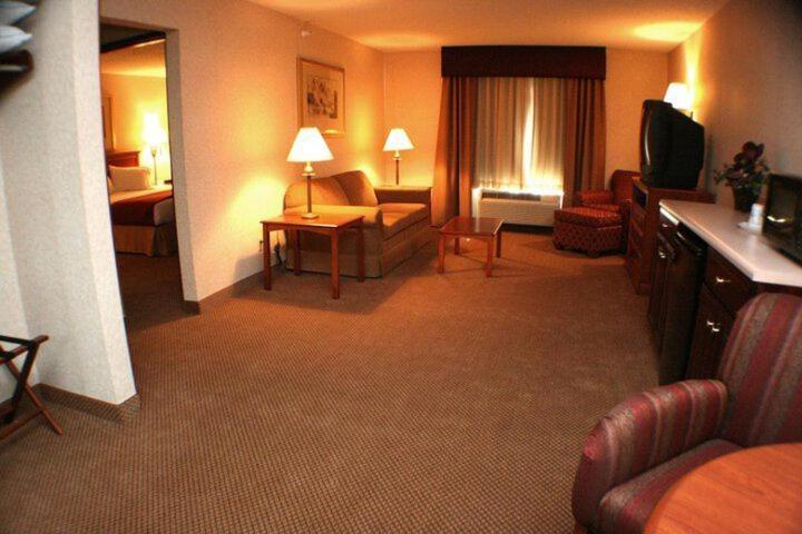 Seasons Inn & Suites Highland Екстериор снимка