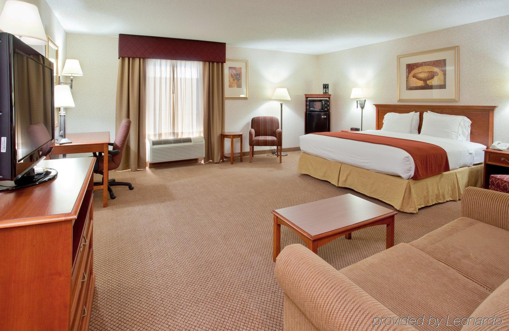 Seasons Inn & Suites Highland Стая снимка