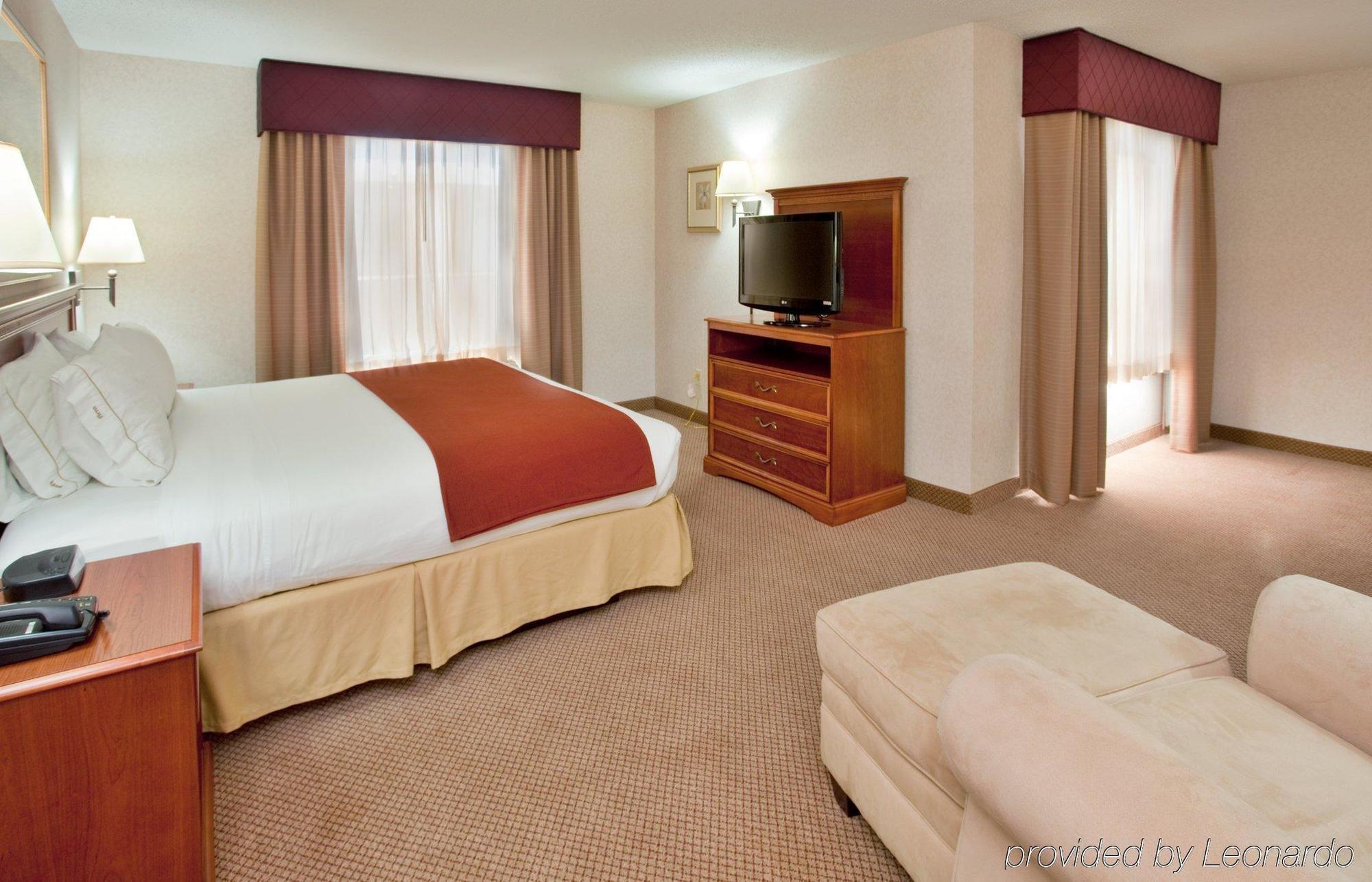 Seasons Inn & Suites Highland Стая снимка