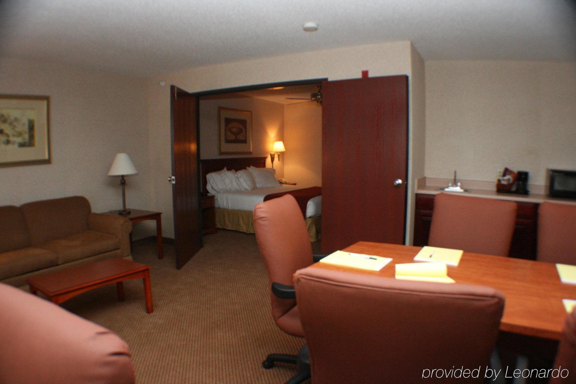 Seasons Inn & Suites Highland Екстериор снимка