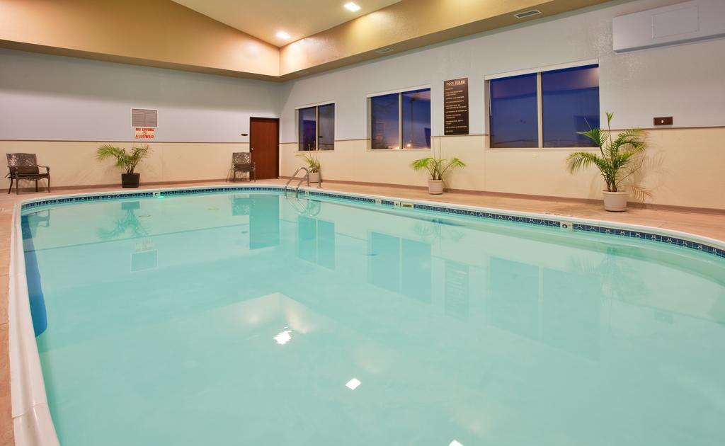 Seasons Inn & Suites Highland Екстериор снимка
