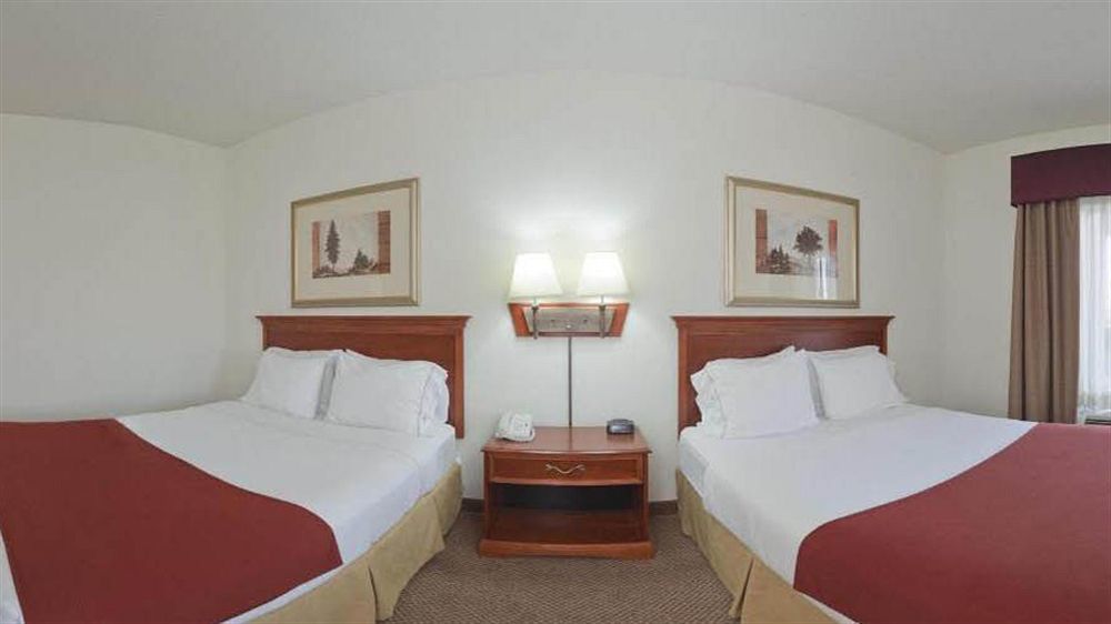 Seasons Inn & Suites Highland Екстериор снимка