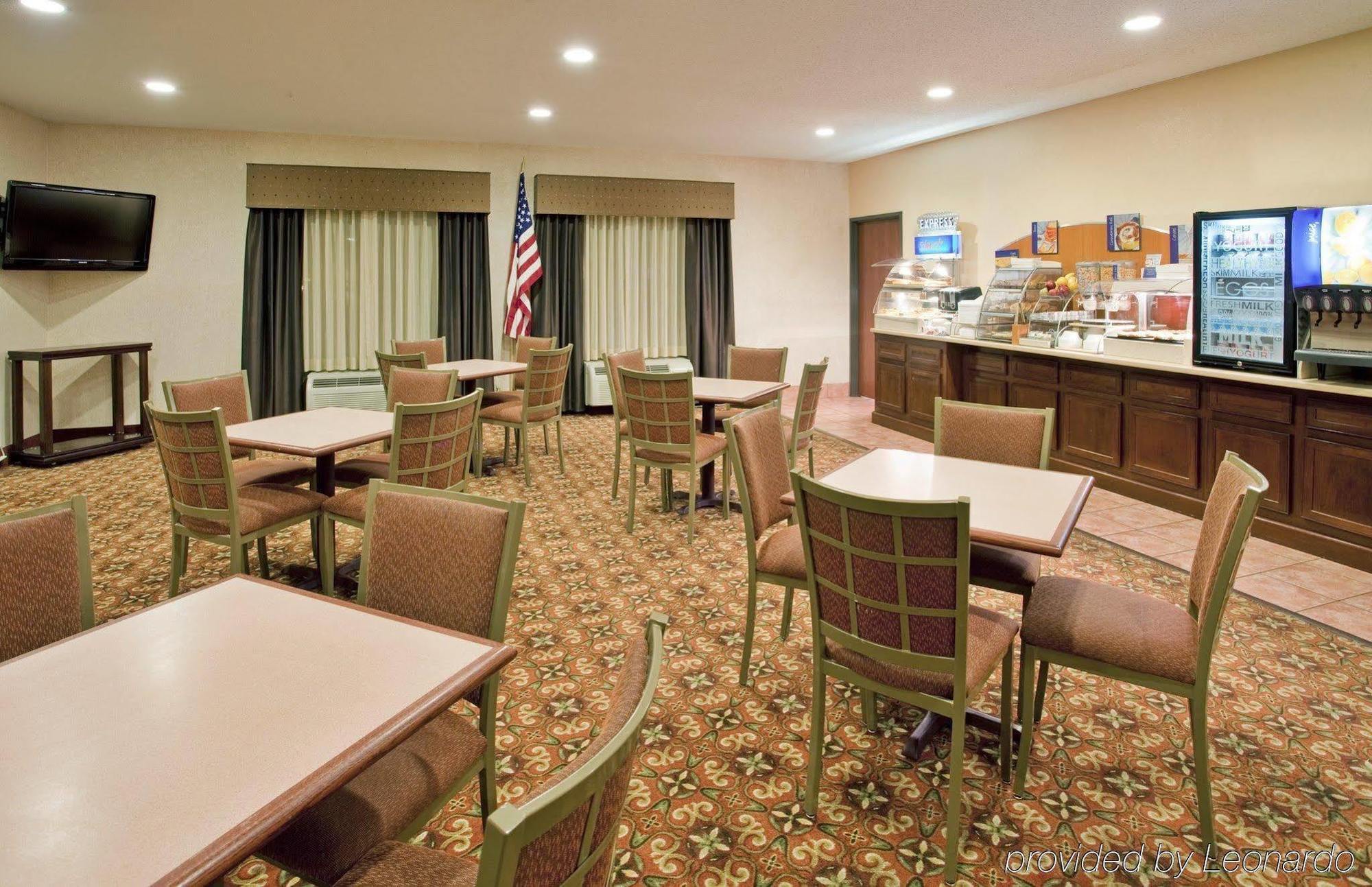 Seasons Inn & Suites Highland Ресторант снимка
